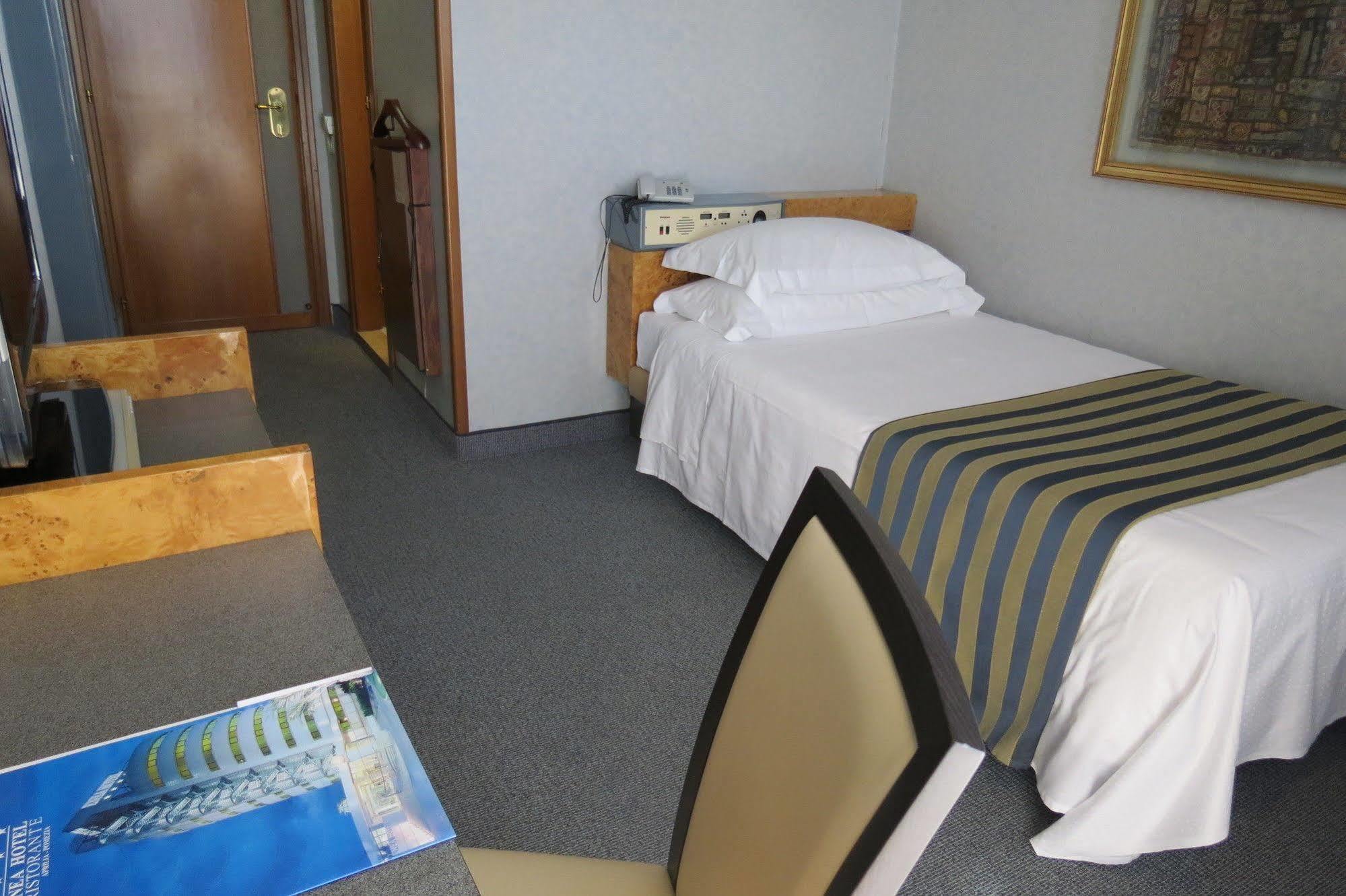 Enea Hotel Pomezia Luaran gambar